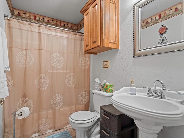 1008 County Road 1580, Marlow, OK 73055 - full bathroom featuring a textured wall and shower / tub combo with curtain