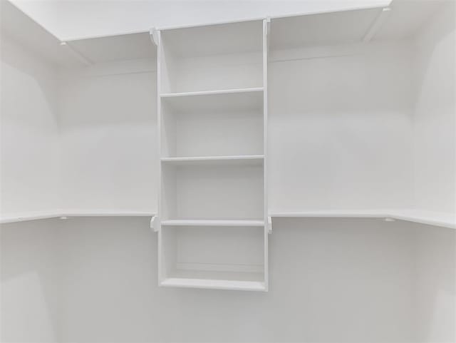 532 NW 112th St, Oklahoma City, OK 73114 - view of walk in closet