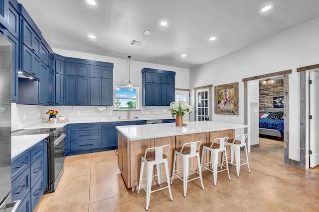 831 County St Unit 2917, Tuttle, OK 73089 - kitchen with range with electric cooktop, a kitchen breakfast bar, a kitchen island, light countertops, and recessed lighting