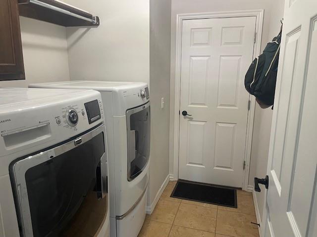 11820 SW 8th St, Yukon, OK 73099 - laundry area featuring independent washer and dryer and light tile patterned floors