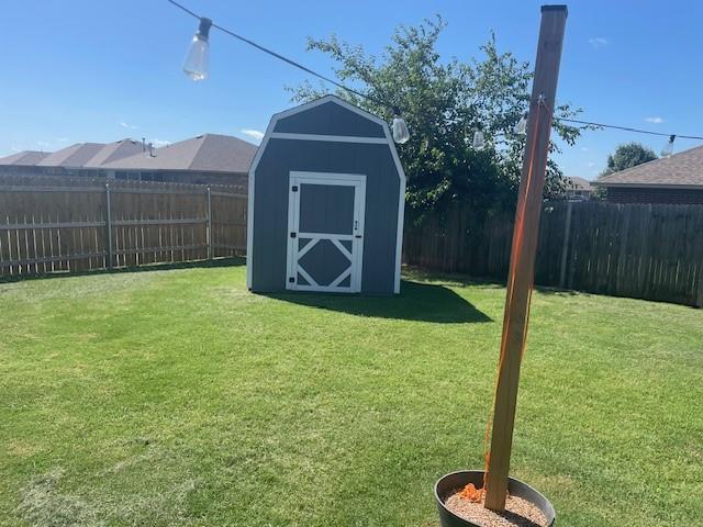 11820 SW 8th St, Yukon, OK 73099 - fenced backyard featuring a storage shed
