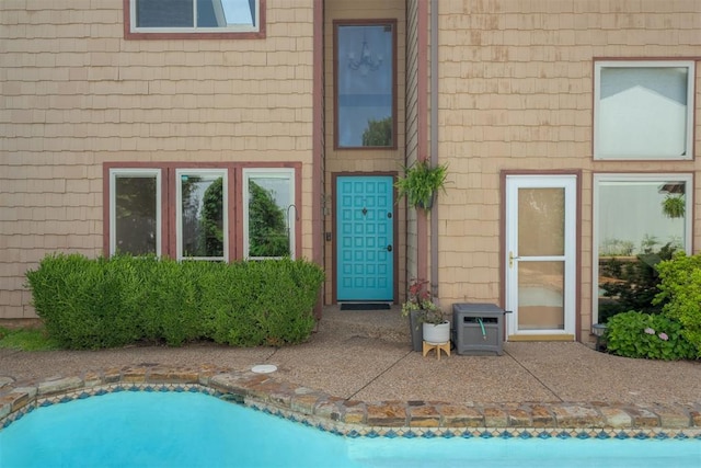 1615 Fox Hollow Rdg, Oklahoma City, OK 73131 - swimming pool featuring a patio area