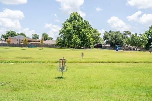 11416 Leslie Beachler Ln, Midwest City, OK 73130 - surrounding community with view of golf course
