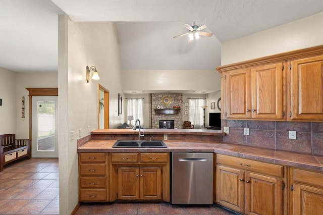 125 NW 147th St, Edmond, OK 73013 - kitchen with dishwasher, healthy amount of natural light, a ceiling fan, lofted ceiling, and open floor plan