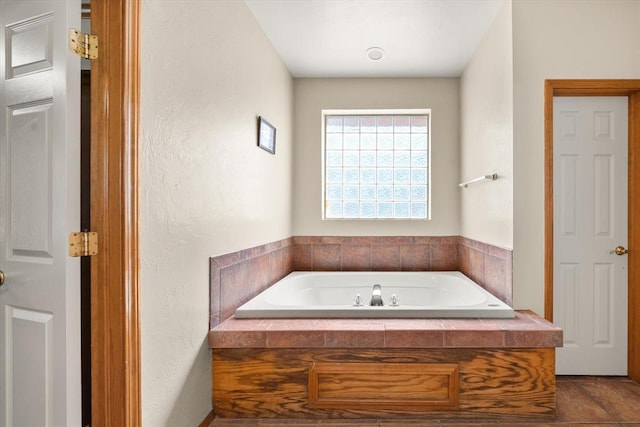 125 NW 147th St, Edmond, OK 73013 - full bath featuring a bath and a textured wall