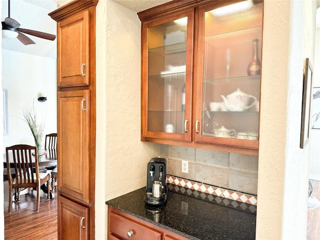 1004 Reginald Dr, Norman, OK 73072 - bar area featuring a textured wall, ceiling fan, and wood finished floors