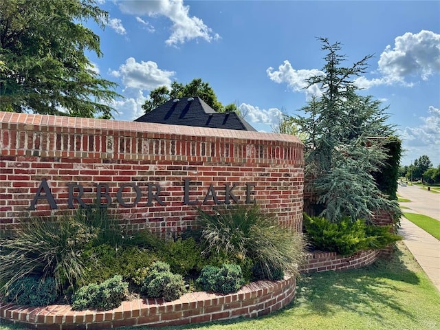 1004 Reginald Dr, Norman, OK 73072 - view of community sign