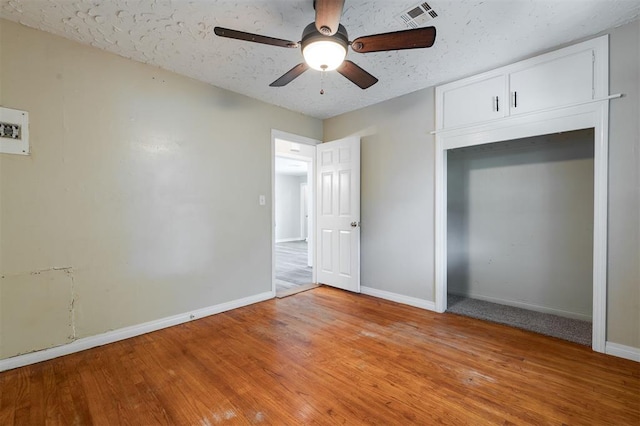 2204 Churchill Pl, Oklahoma City, OK 73120 - unfurnished bedroom featuring light wood-style floors, a textured ceiling, a ceiling fan, and a closet