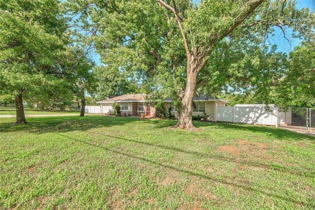 824 N Poplar Ln, Midwest City, OK 73130 - view of yard