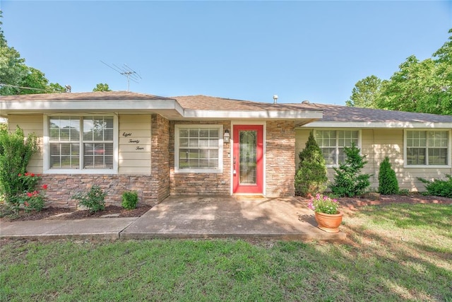 824 N Poplar Ln, Midwest City, OK 73130 - ranch-style house with a front yard and a patio