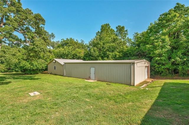 824 N Poplar Ln, Midwest City, OK 73130 - view of green lawn featuring an outdoor structure and a pole building