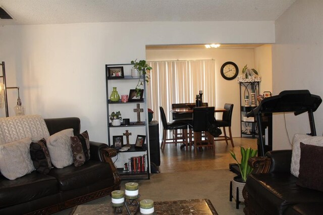 9607 NE 3rd Pl, Midwest City, OK 73130 - view of living room