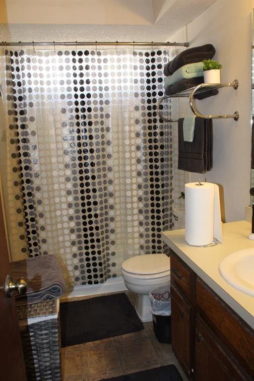 9607 NE 3rd Pl, Midwest City, OK 73130 - full bath with vanity and curtained shower