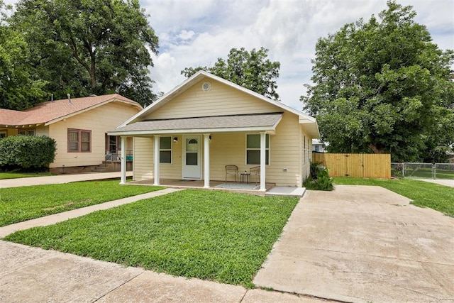 825 Elm Ave, Yukon, OK 73099 - view of front facade featuring driveway, covered porch, a gate, and roof with shingles