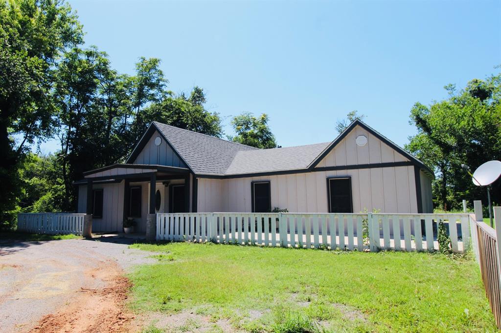 4103 Norge Rd, Chickasha, OK 73018 - view of front of property with a shingled roof and dirt driveway