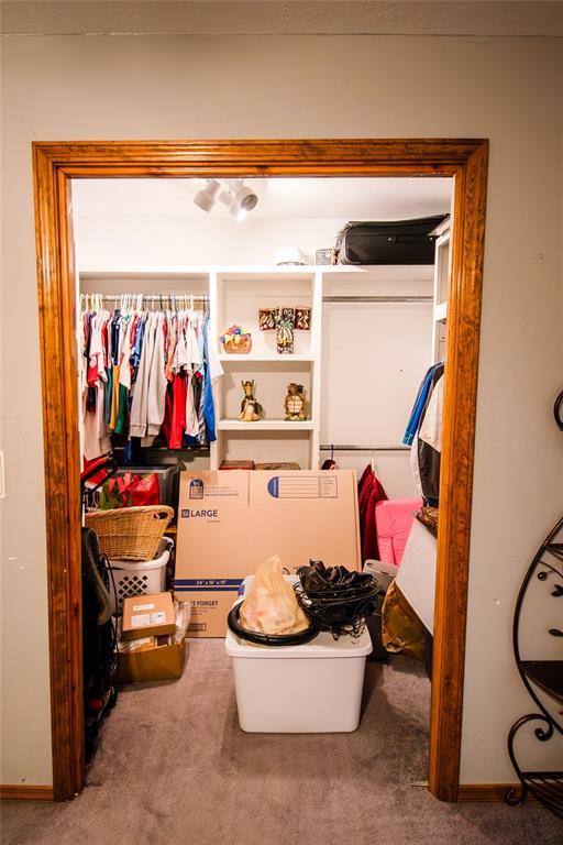 23281 N Pvt 3227 Dr, Pauls Valley, OK 73075 - view of closet