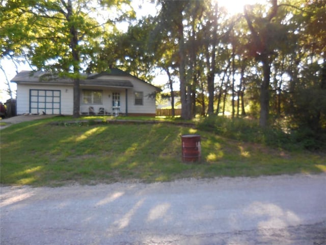 2540 Shalmar Rd, Sulphur, OK 73086 - view of front facade featuring a garage, a front yard, and driveway