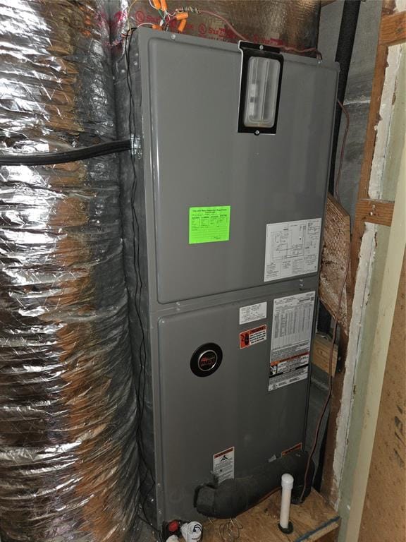 1103 S Hadden Ave, El Reno, OK 73036 - utilities featuring heating unit