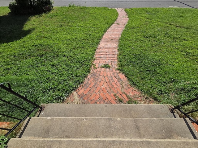 1103 S Hadden Ave, El Reno, OK 73036 - view of grassy yard