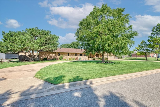 517 Garrett St, Elk City, OK 73644 - photo 2