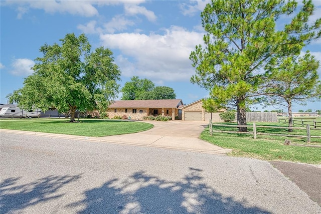517 Garrett St, Elk City, OK 73644 - photo 3
