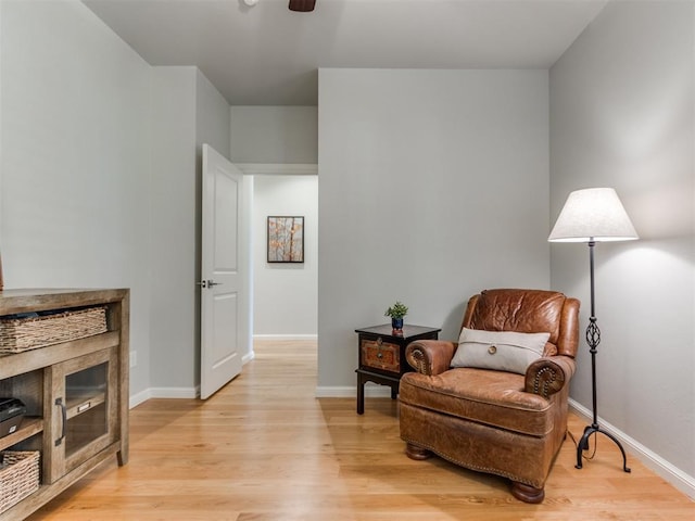 3508 Pavilion Pl, Edmond, OK 73034 - living area with light wood finished floors and a ceiling fan