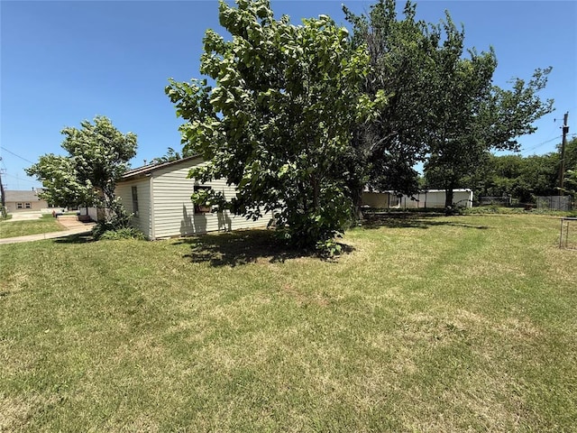 2918 N Prospect Ave, Oklahoma City, OK 73111 - view of yard