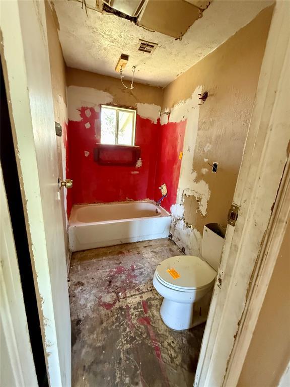 2918 N Prospect Ave, Oklahoma City, OK 73111 - full bath featuring toilet and a tub