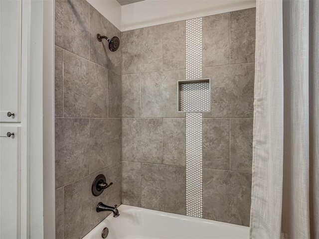 4821 Hidalgo Ave, Mustang, OK 73064 - full bath with shower / bath combination with curtain