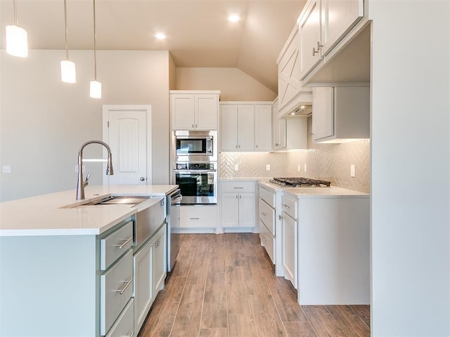 9313 NW 141st St, Yukon, OK 73099 - kitchen with stainless steel appliances, backsplash, light countertops, pendant lighting, and light wood-style floors