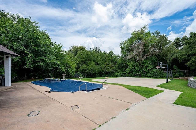 13848 Twin Ridge Dr, Edmond, OK 73034 - view of swimming pool featuring a yard and a covered pool