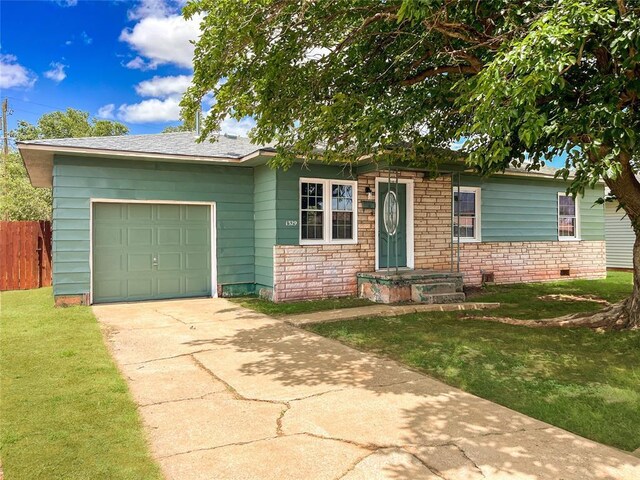 1329 E Spruce St, Altus, OK 73521 - photo 1