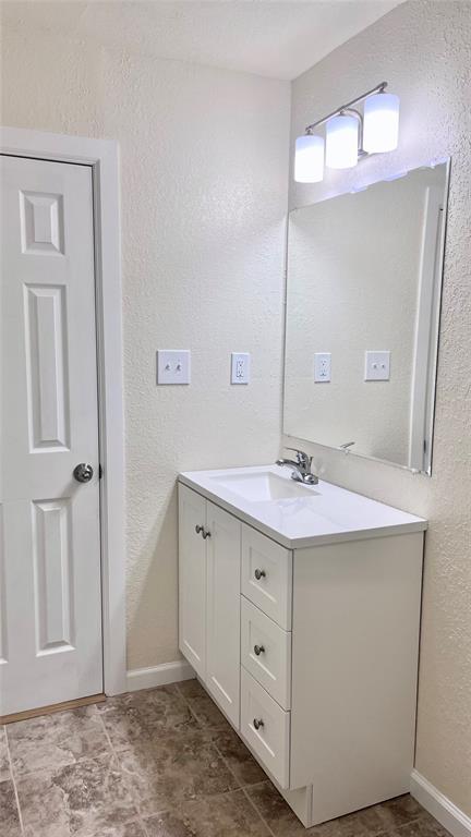 1329 E Spruce St, Altus, OK 73521 - photo 9