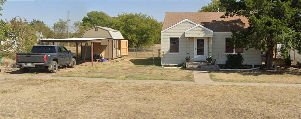 414 N Elm St, Granite, OK 73547 - view of front of home featuring a storage unit