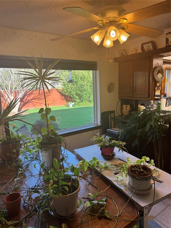 11700 Sierra Rd, Oklahoma City, OK 73162 - dining space featuring a ceiling fan