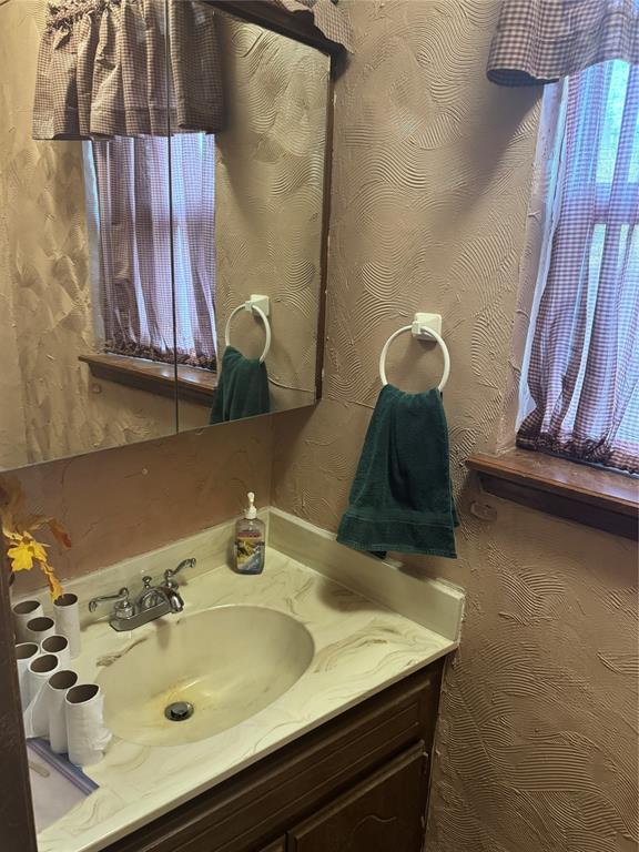 11700 Sierra Rd, Oklahoma City, OK 73162 - bathroom featuring vanity