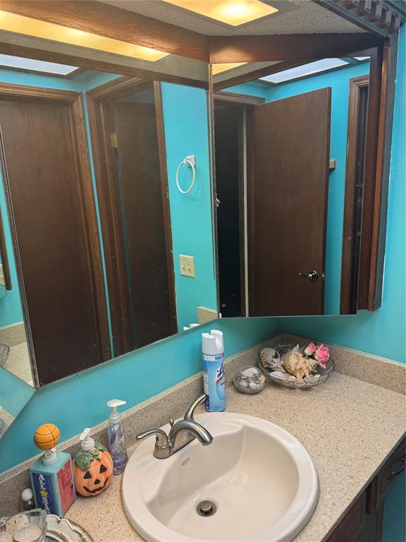 11700 Sierra Rd, Oklahoma City, OK 73162 - bathroom featuring vanity