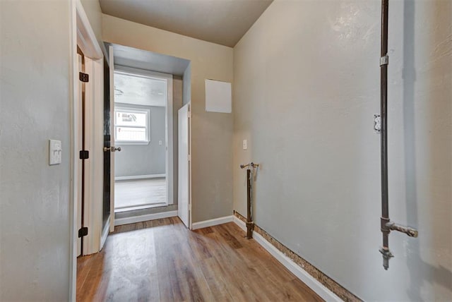 5417 NW 45th Ter, Warr Acres, OK 73122 - entryway with wood finished floors and baseboards
