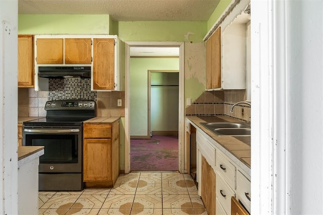 2120 E Robberts Ave, Kingfisher, OK 73750 - kitchen featuring stainless steel range with electric cooktop, under cabinet range hood, light tile patterned flooring, and backsplash