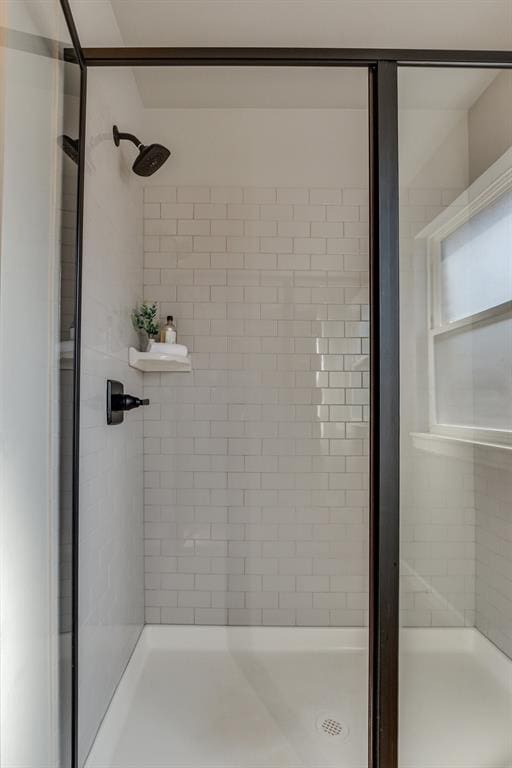 6420 SE 88th St, Oklahoma City, OK 73135 - full bathroom featuring a stall shower