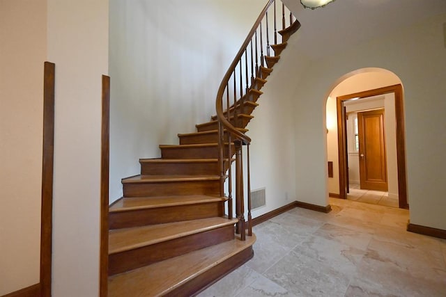 1712 W University Ave, Stillwater, OK 74074 - stairway featuring arched walkways and baseboards