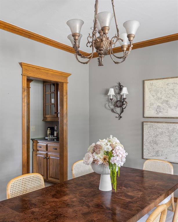 4719 W Two Lakes Ave, Norman, OK 73072 - dining room featuring a chandelier and ornamental molding