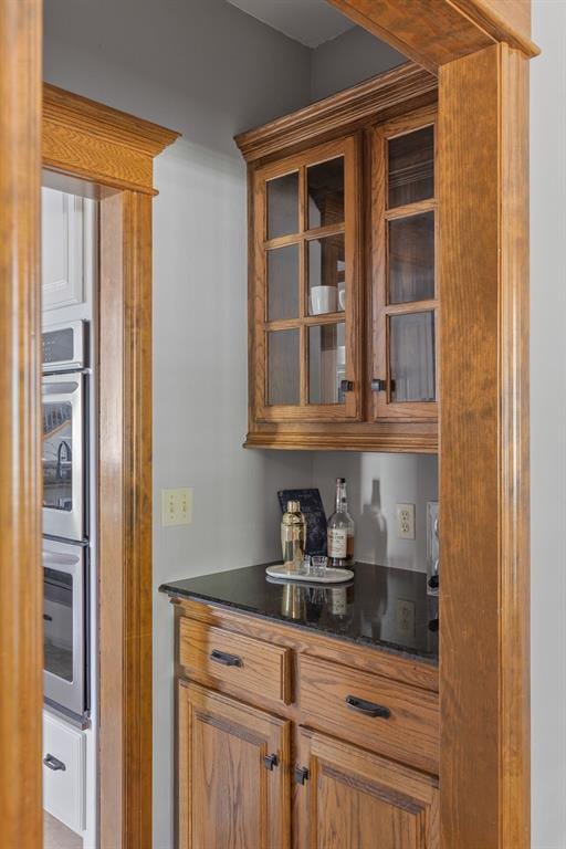 4719 W Two Lakes Ave, Norman, OK 73072 - bar area featuring stainless steel double oven