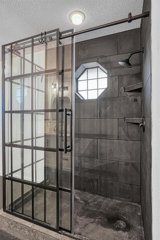 3208 Quail Cir, Altus, OK 73521 - full bathroom with a shower stall and a textured ceiling