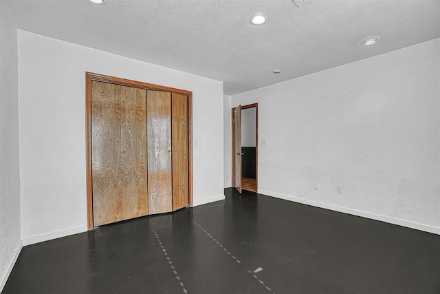 3208 Quail Cir, Altus, OK 73521 - empty room featuring a textured ceiling and recessed lighting