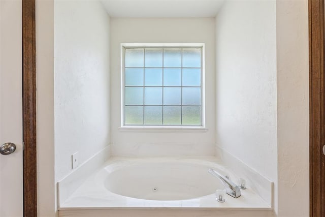 8317 NW 105th St, Oklahoma City, OK 73162 - full bath with a jetted tub