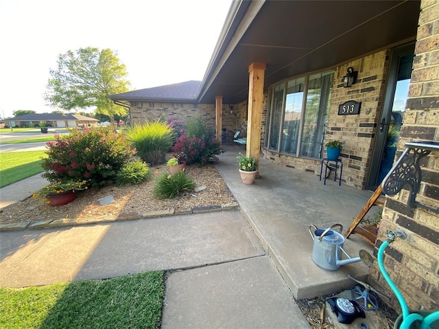 513 9th Street Cir, Hydro, OK 73048 - view of covered porch