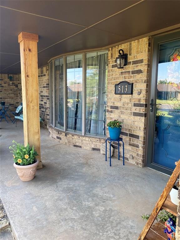 513 9th Street Cir, Hydro, OK 73048 - view of exterior entry with brick siding