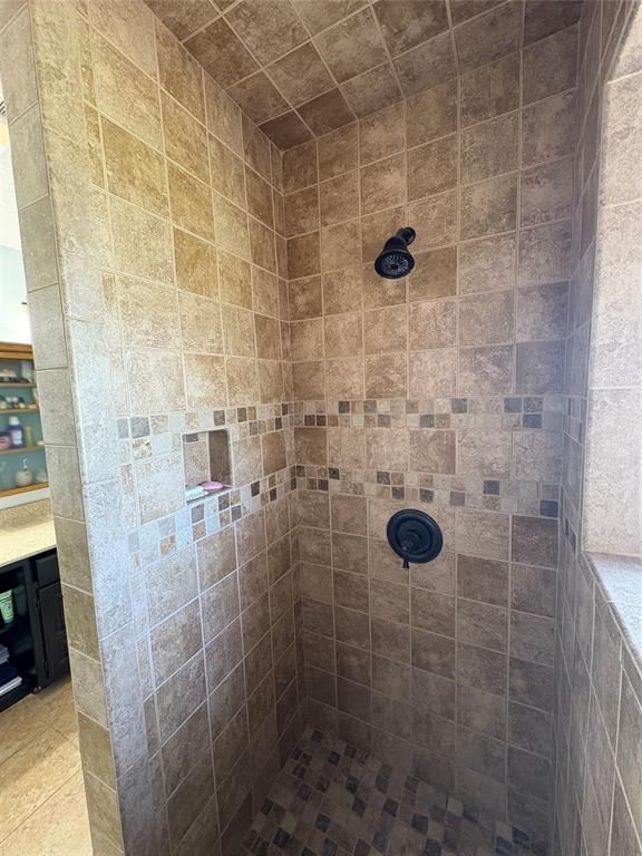 513 9th Street Cir, Hydro, OK 73048 - bathroom with a tile shower and vanity