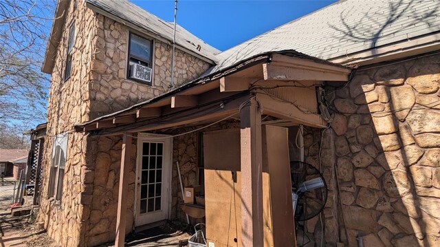 121 N High Ave, Shawnee, OK 74801 - view of side of home with stone siding